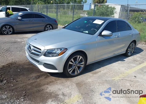 2018 Mercedes-Benz C 300 из США, поврежденный, VIN 55SWF4JB5JU259262